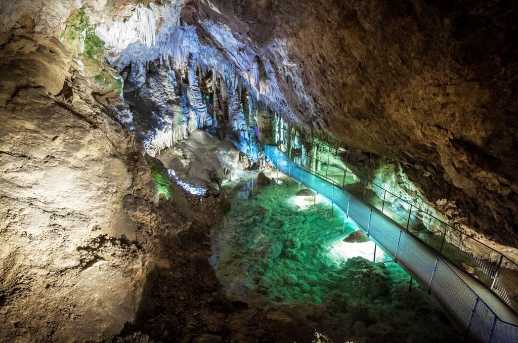 Le Lac aux Atolls, Grotte des Canalettes