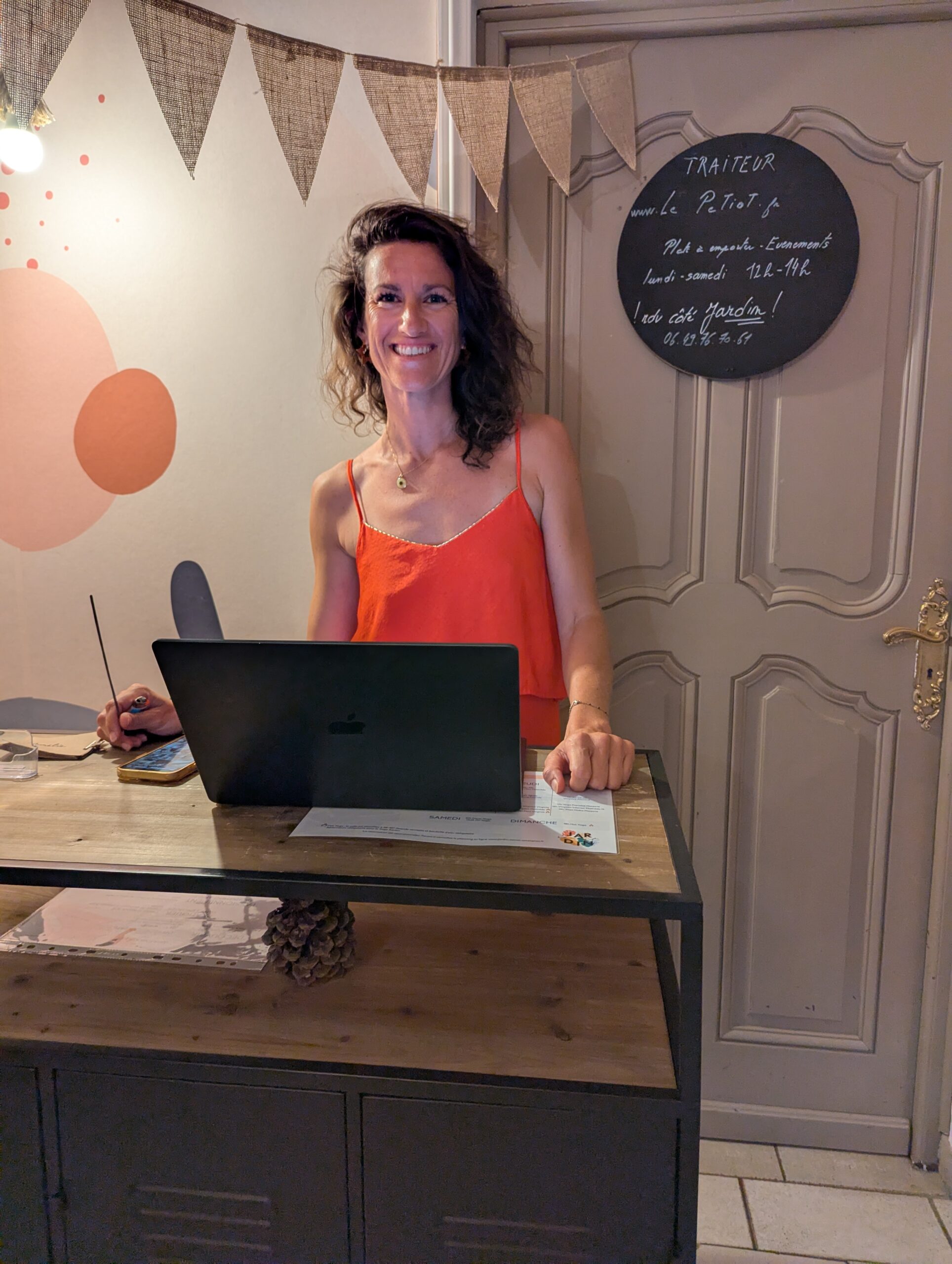 I’m a yoga snob. I have expectations. So, you can imagine how delighted I was to find a yoga studio in the Perpignan area that satisfied them all!