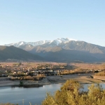 Vinça,_la_retenue_d'eau_et_le_Canigou