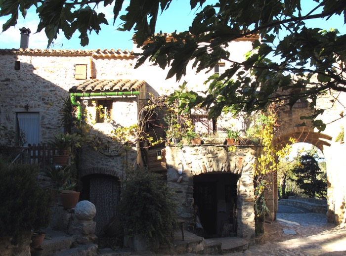 castlenou street scene