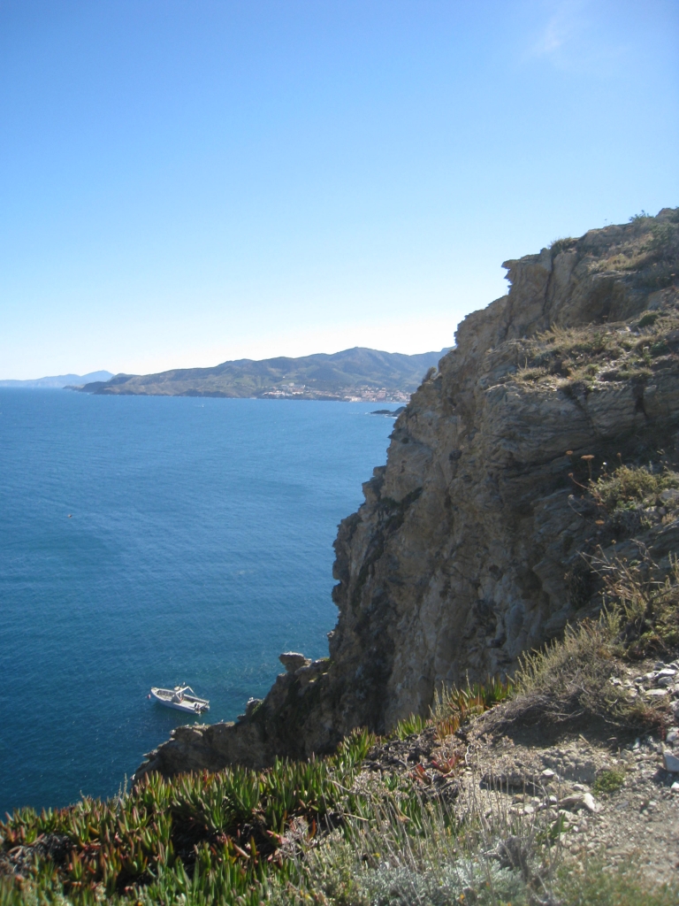 cliffs on coast path between Bernadi and Cap Bear