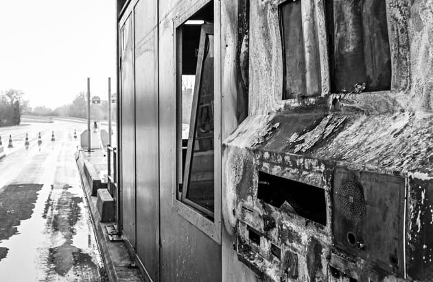 damage to toll booths/péages