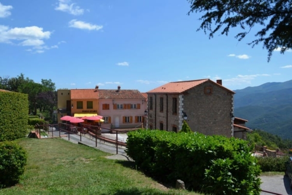 Montbolo a walk, a drive, a lunch PO Life