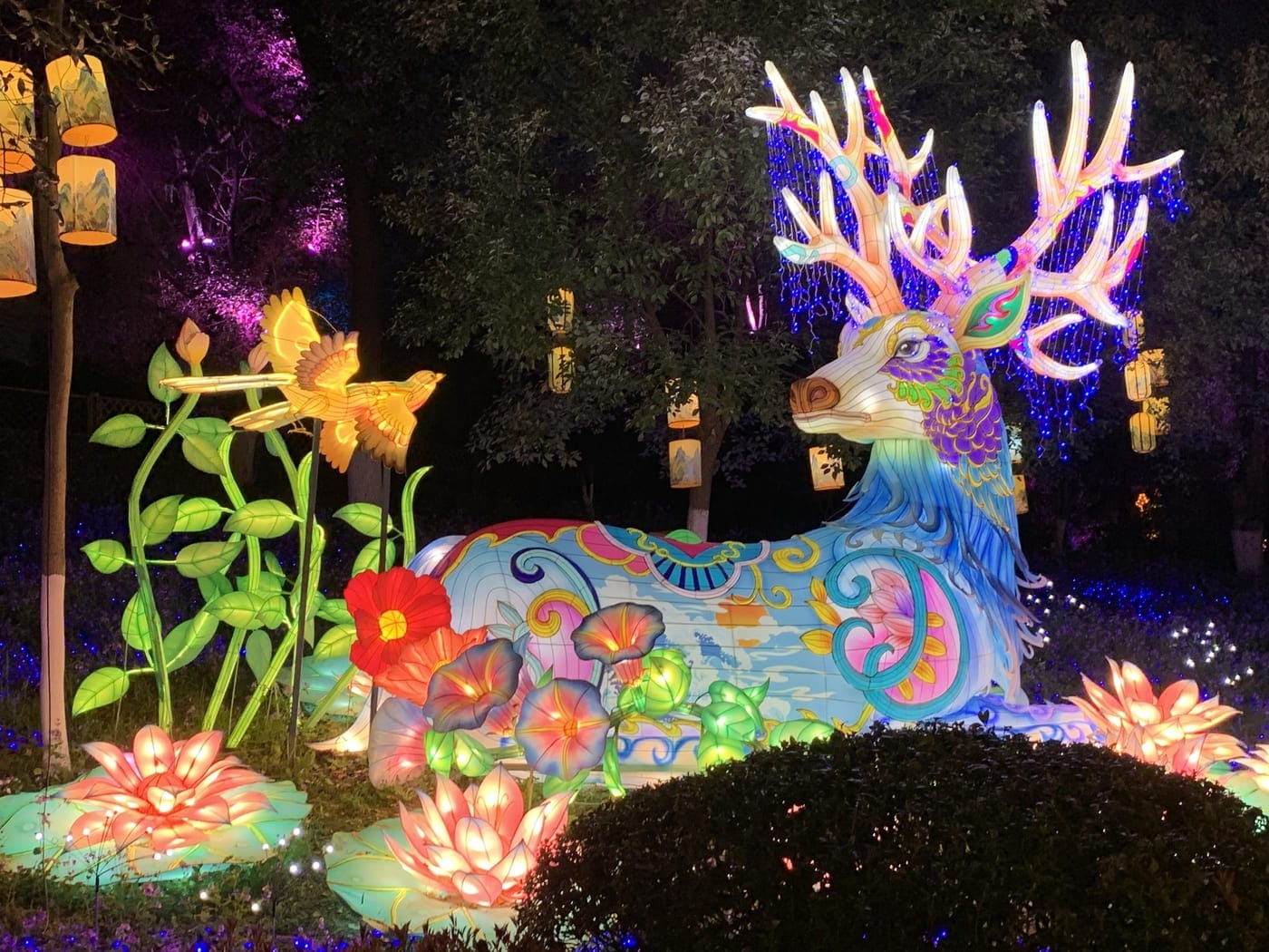 This winter, 2024, Chateau d'Aubiry will host 'Les Splendeurs de Chine', a theme park dedicated to Chinese culture, with 2,600 lanterns.