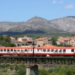 walk estagel train rouge